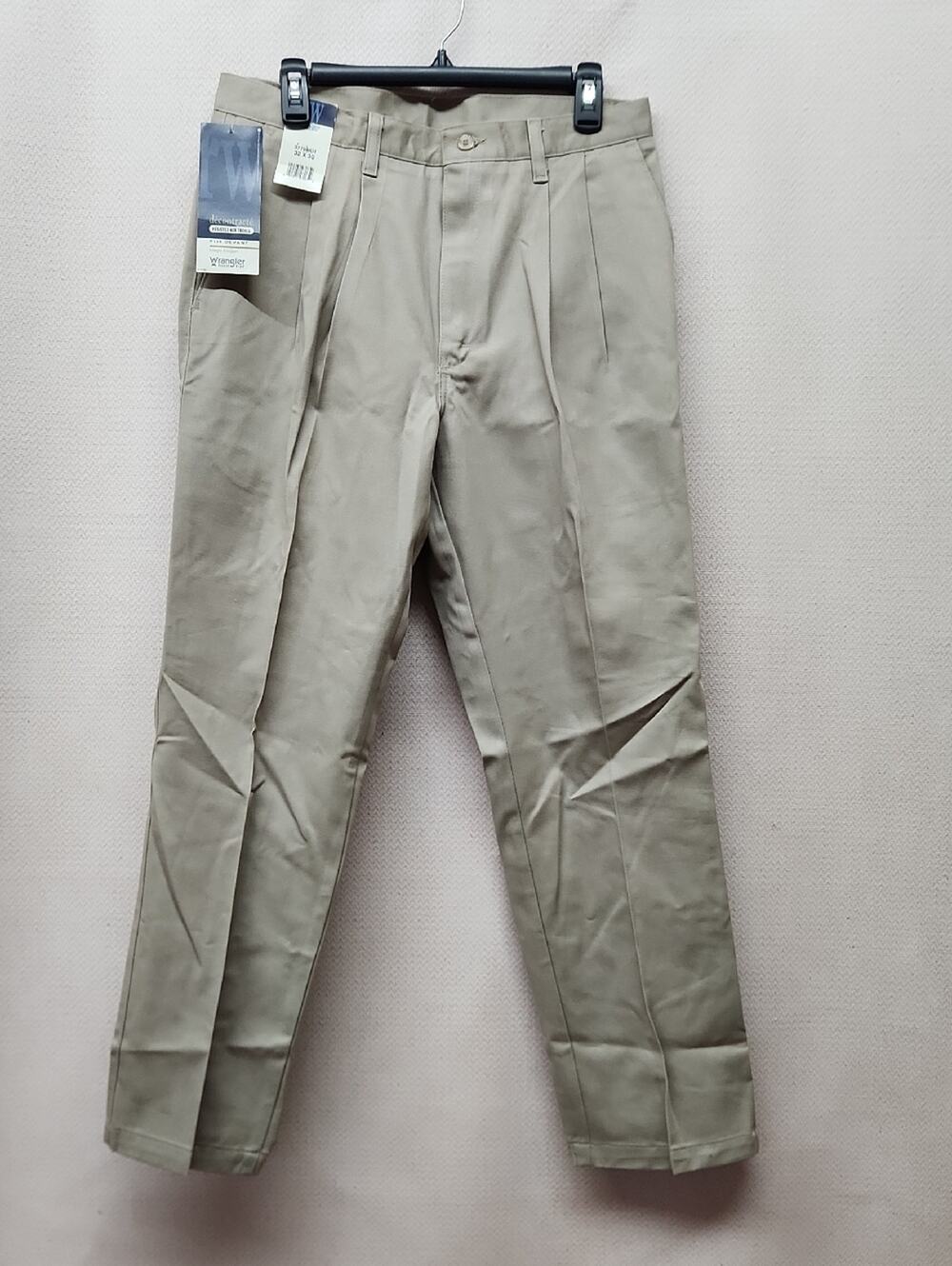 Wrangler Men’s Pleated Chinos - Light Khaki